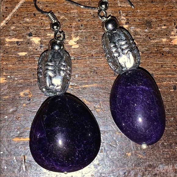 Beautiful unique earrings woth pops of color - Picture 3 of 4